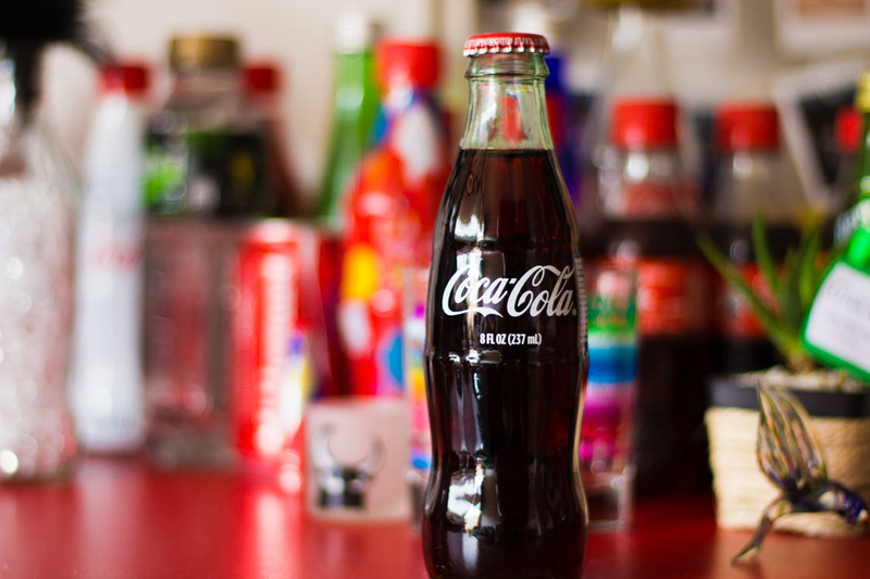 Illustration for article titled Coca-Cola está en conversaciones para entrar en el negocio de las bebidas de cannabis